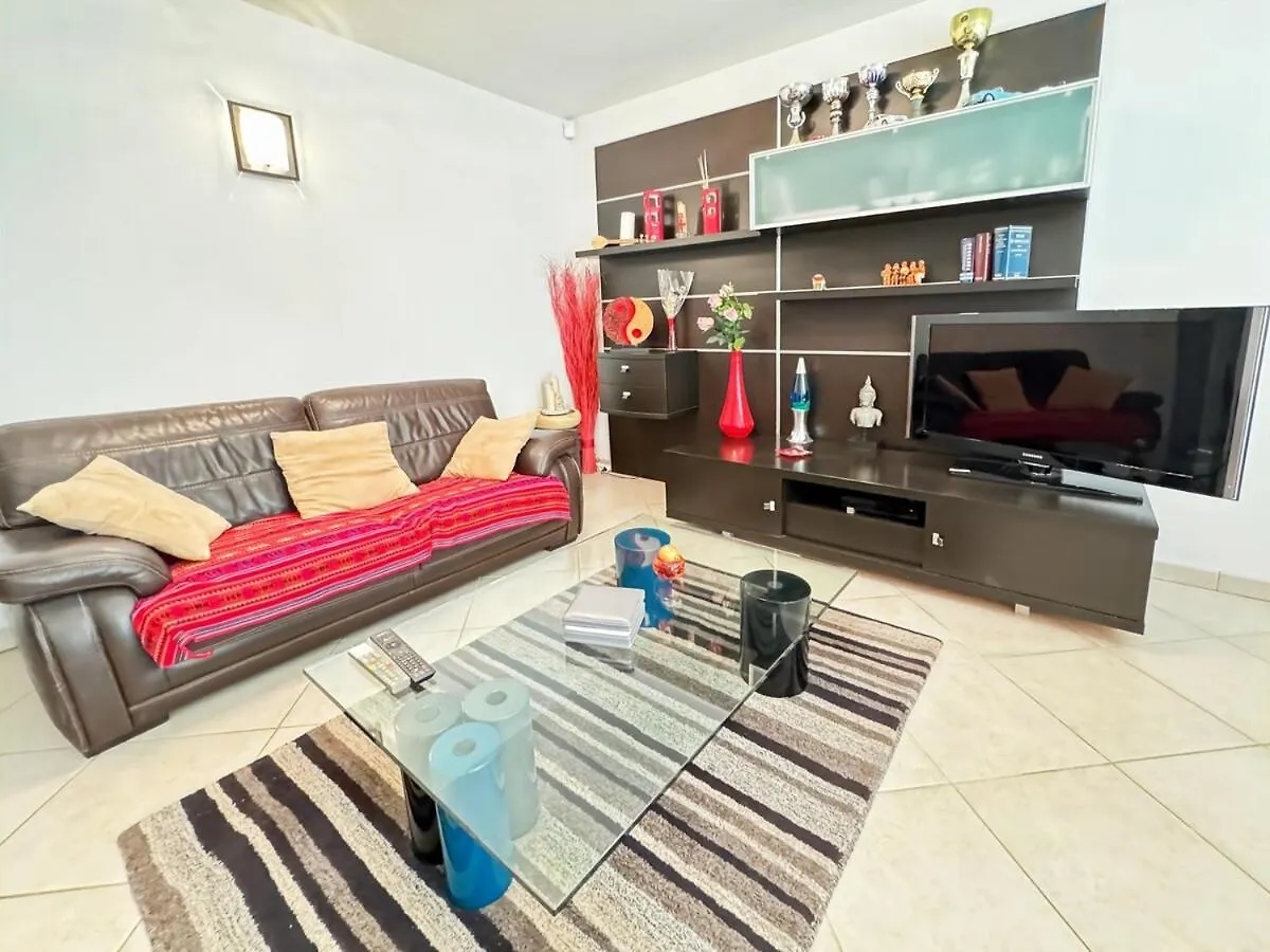 Apartamento Magic Pool View, Rickeys Rocabruna